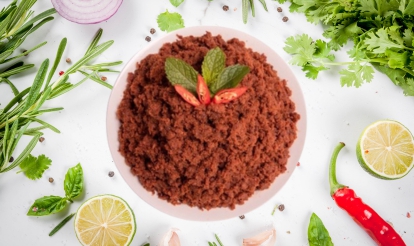 Kết hợp mắm tép chưng thịt PTK với món gì?